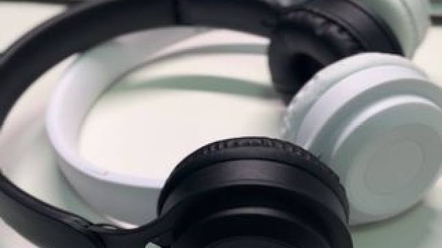 在得物0元薅到的情侣耳机！一黑一白刚好配我俩！#得物 #耳机 #主机游戏