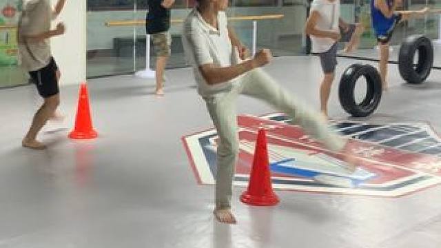 还在为压力大而烦恼？来万体搏击馆，戴上拳套尽情挥拳，瞬间燃爆生活！#搏击