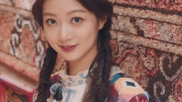 南疆最上镜古民居！捧着馕咖啡☕️喂鸽子️，松弛感拉满～ #2025文化润疆  #喀什高台民居  #冯