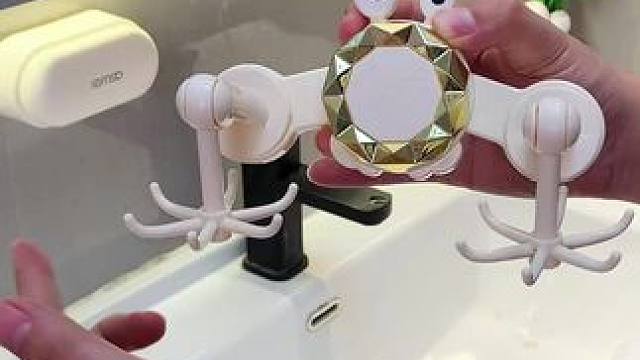 六爪挂钩 这个六爪挂钩真的太好用了，一个就能顶六个衣架来用，拿取方便，一目了然#挂衣架 #六爪挂钩 