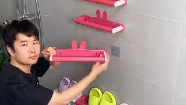 可伸缩拖鞋架 可伸缩拖鞋架，凉鞋拖鞋用它收纳不占空间，还是个 #可伸缩毛巾架 ，卫生间干净整洁多了 