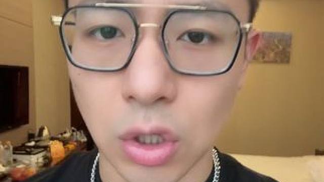 好消息：进16强了！坏消息：脚起大水泡了 #羽毛球 #小阳哥