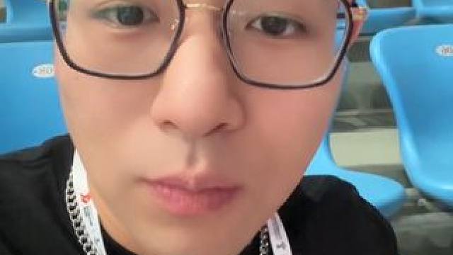 下一场对战“小安赛龙”，下午四点国际赛！ #羽毛球 #郴州林丹杯 #徐硕 #小阳哥