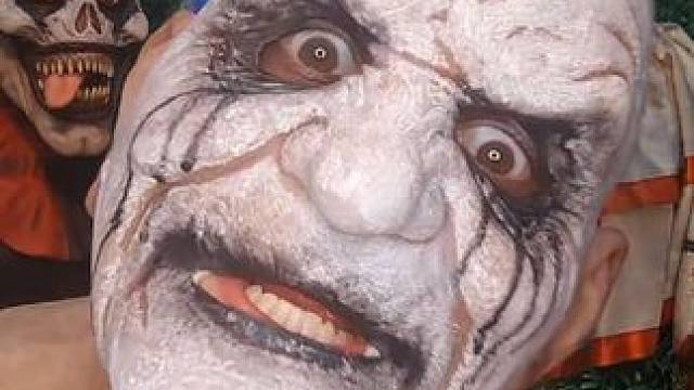 面具下的男人 #国外视频分享 #恶魔面具 #假面具 #面具