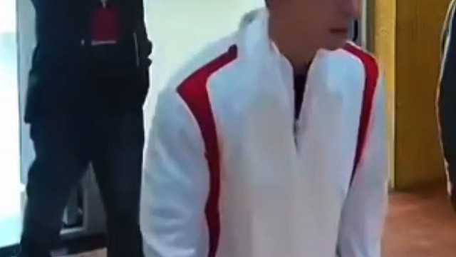 马龙走进西藏校园，哽咽表示还没有找好理由和乒乓球说再见！