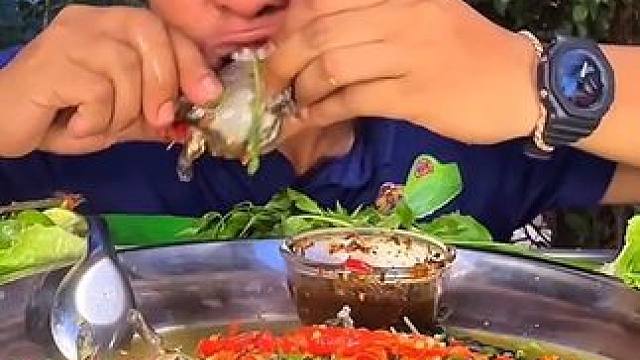 剁椒辣酱️咖喱煮满籽蛋蛋蛙 #美食 #户外美食 #泰国美食 #内容启发搜索