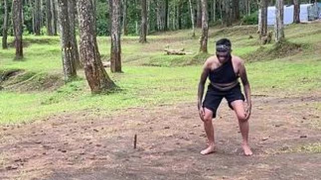 哈哈踢足球⚽️ #危险动作请勿模仿 #原创视频 #外国人真会玩 #自然美景 #极限运动