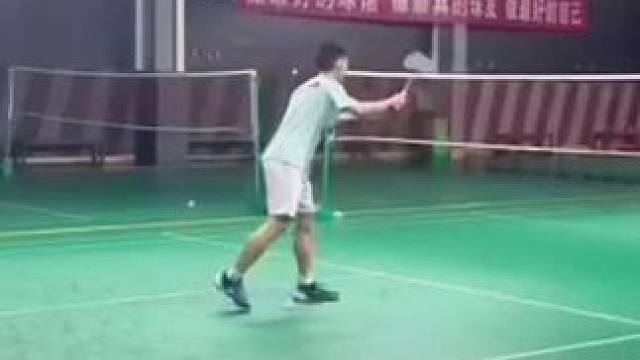 小博不会打球….