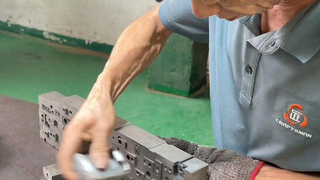 这么多配件，大家能猜得出来这是怎样的一个产品吗