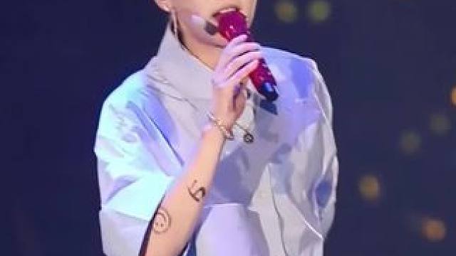 “不用说 不用问 就明白 就了解” #鹿晗#我们的明天#现场版live#鹿晗成都演唱会