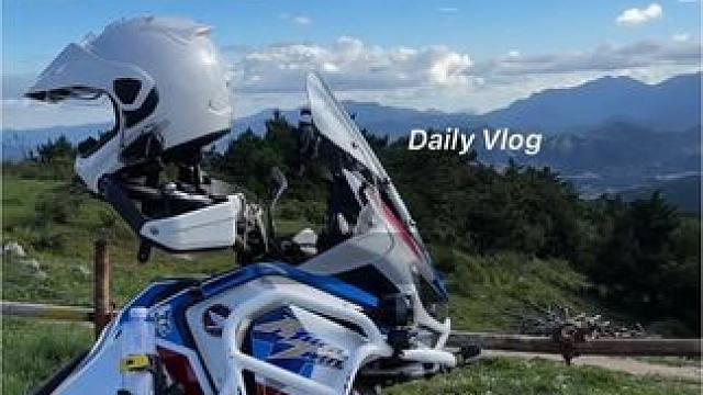 比出发更有意义的是一起出发#最美的风景在路上 #机车 #风和自由 #骑行vlog #牛草山