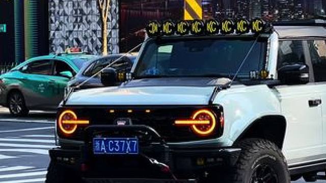 起猛了，福特猛禽是否碰到前面的DD车呢？请看到最后#福特bronco #福特烈马 #拍车日常 #do