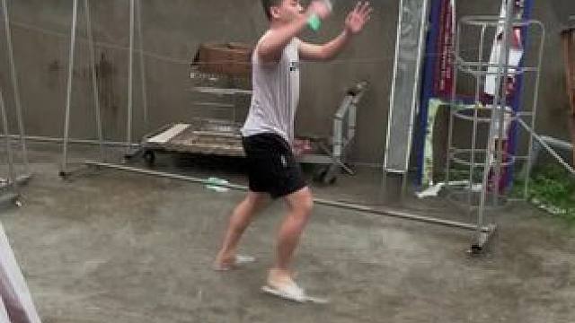 这个是真热爱#羽毛球 #危险动作请勿模仿 #根本停不下来 #快乐源泉