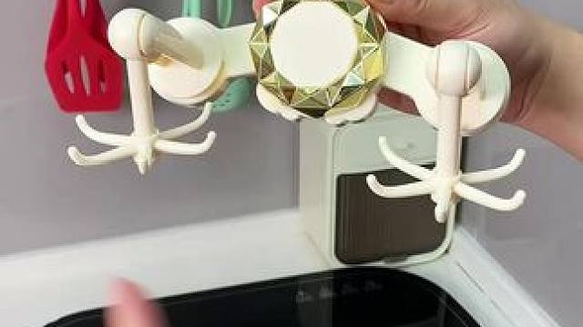 六爪挂钩 这个六爪挂钩真的太好用了，一个就能顶六个衣架来用，拿取方便，一目了然#挂衣架 #六爪挂钩 