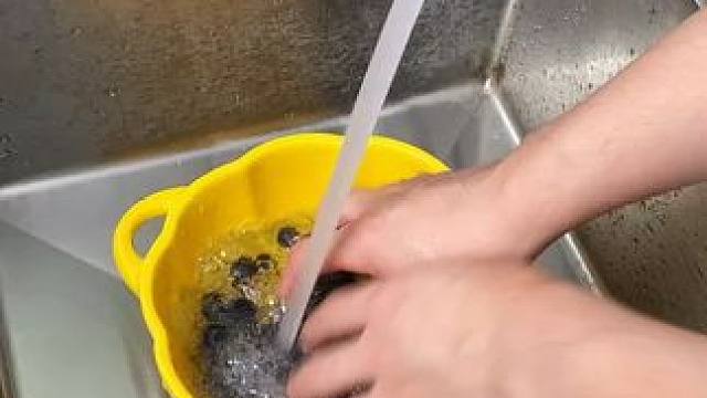 蜗牛清洗篮 有了它，以后洗水果可就太方便了，自动洗干净还能自动沥水，#沥水篮  #厨房好物  #创意