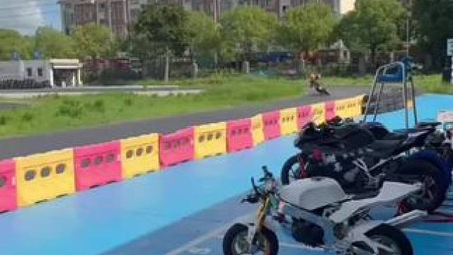 第二次去弘扬 距离蹬顶还差3.4秒！加油！#危险动作请勿模仿 #竞技体育 #机车 #赛道