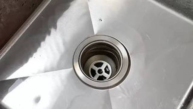 有了它，以后洗水果可就太方便了，自动洗干净还能自动沥水，#沥水篮  #厨房好物  #创意设计 #懒人