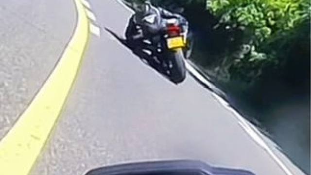 喜欢机车最初的原因 不就是想帅帅的压个弯吗 #40度的高温天气 #第一视角驾驶摩托车 #跑山