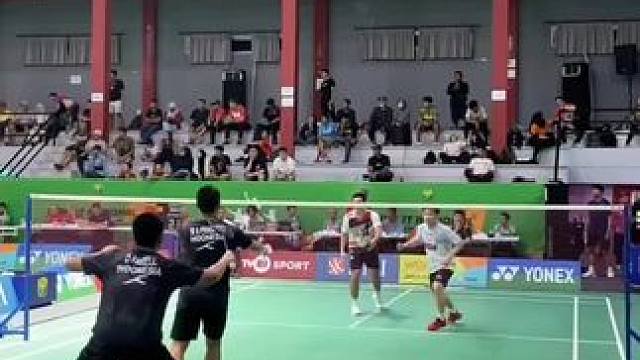 没有心眼的对决#羽毛球 #羽毛球精彩片段 #享受羽毛球带来的快乐