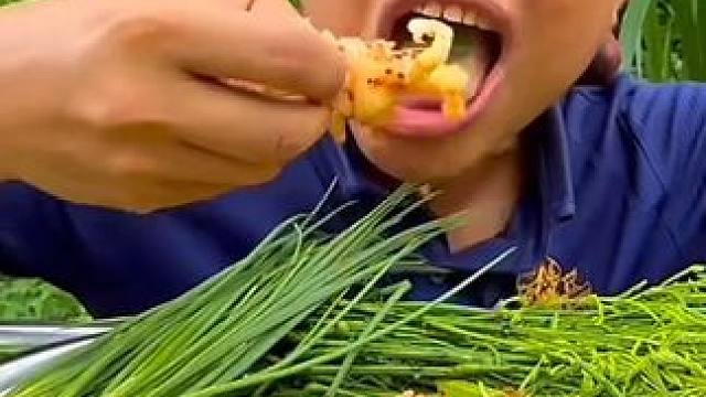 新鲜臭菜酸辣凉拌️大鸡爪 #美食 #户外美食 #泰国美食 #内容启发搜索