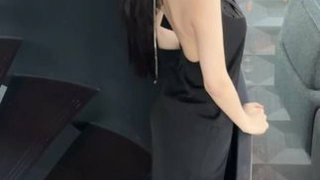 我偏要做这傲于高墙上的凌霄花.#不同岗位的夏季穿搭  #今日穿搭 #气质范