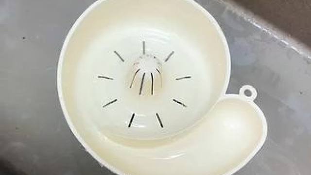 有了它，以后洗水果可就太方便了，自动洗干净还能自动沥水，#沥水篮  #厨房好物  #创意设计 #懒人