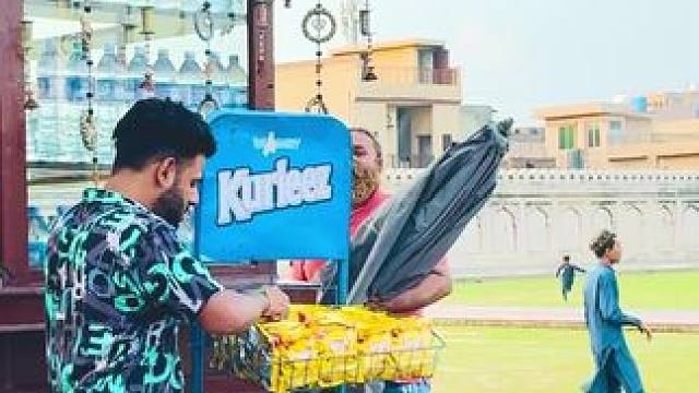 街头整蛊路人 #街头整蛊