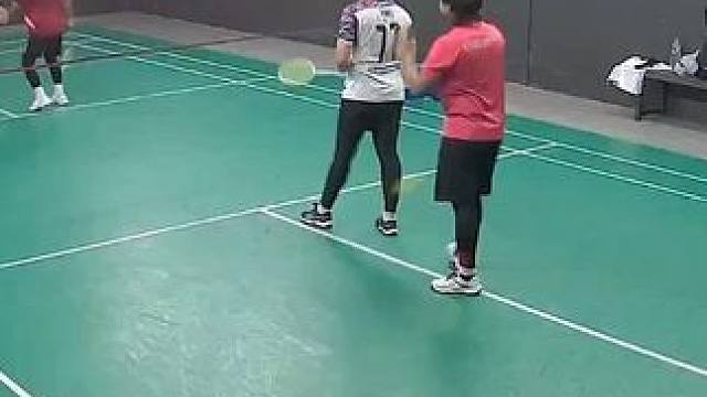 忍一下，头晕很正常的#羽毛球 #享受羽毛球带来的快乐 #爆头