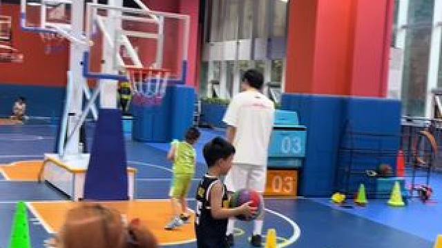 眉山七巧鹿，景和城、科公园、东坡岛三店，2-16岁有羽毛球、体适能、跑酷等课，让娃在比赛、训练中努力