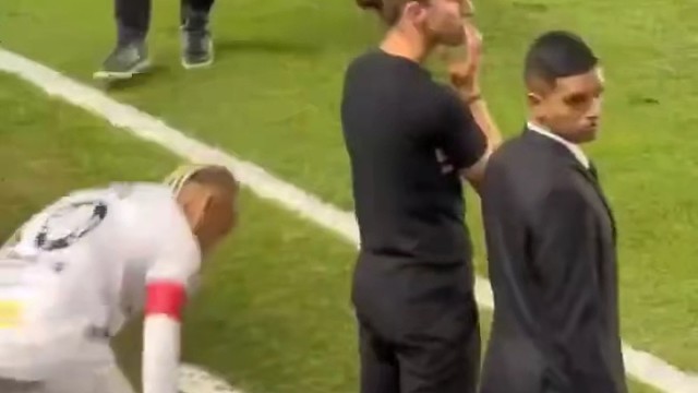 内马尔想穿裆弗拉门戈主教练菲利佩-路易斯