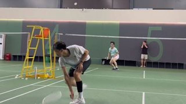 好消息：球过了
坏消息：“枪”没了#羽毛球 #杀球#搞笑#接杀