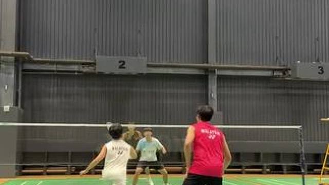 你有多久没好好打一场了#羽毛球 #享受羽毛球带来的快乐 #羽毛球精彩片段