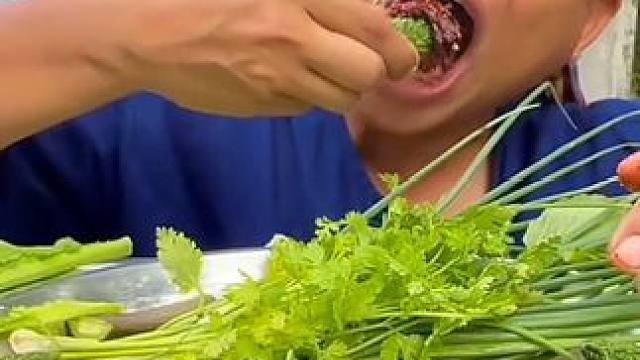 小苦瓜木蝴蝶辣拌️鲜牛肉 #美食 #户外美食 #泰国美食 #内容启发搜索