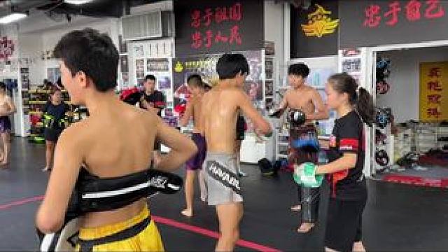 努力前进，有天赋可以进步很快可以闪闪发光，多多努力，全力以赴也可以闪闪发亮，提现自己的价值。#日常训