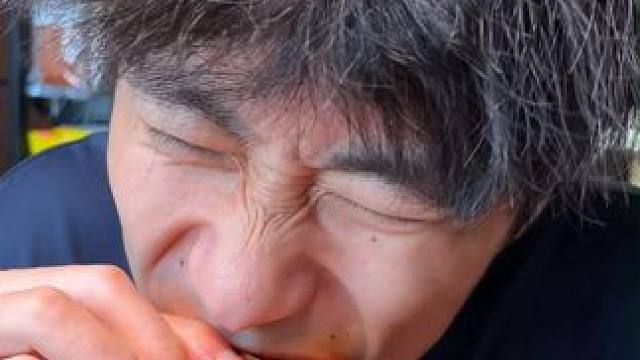 油滋滋的贼啦啦的香啊！#解馋 #追剧小零食  #网红辣条推荐