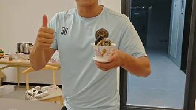 也是好起来了，大补乌鸡党参汤。赶紧康复，我想踢球！#榆林旅投漠北矿工足球俱乐部 #徐利奥的足球生活 