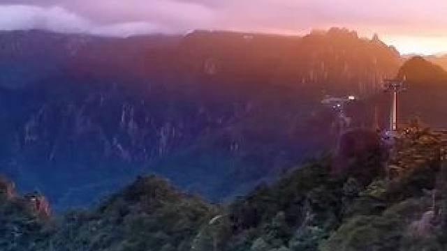 东大门索道建设中