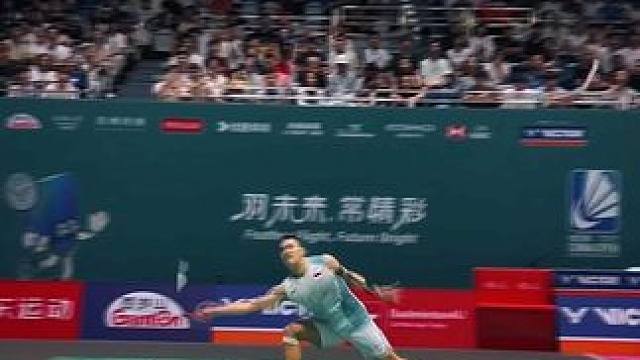 挑战地胶的极限救球乔纳坦击败郑加恒晋级次轮#羽毛球 #乔纳坦 #中国羽毛球公开赛