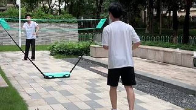 小区羽毛球练对练一个练进攻一个练防守 #羽毛球 #户外运动 #户外羽毛球#羽毛球网架#便携式羽毛球网
