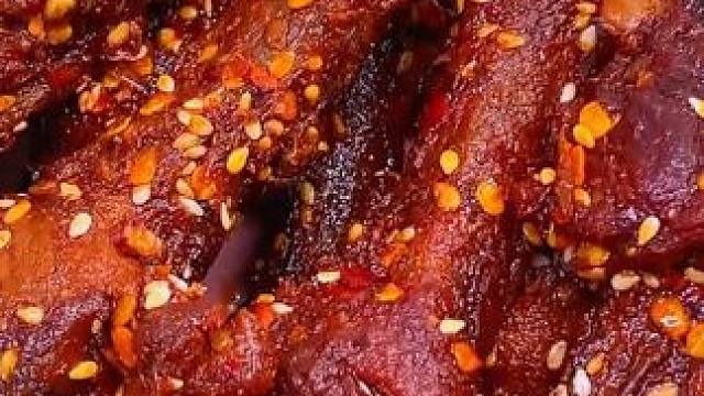 能吃辣的一定要来试试这个湖南的爆辣鸭小腿，里面加了魔鬼椒，吃起来纯辣不带甜#好吃到停不下来#追剧小零
