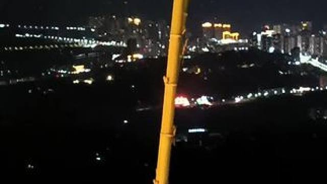 时间是送给我们的宝贵礼物，它使我们变得更聪明，更美好，更成熟，更完善 。#最美城市夜景 #夜景实拍 