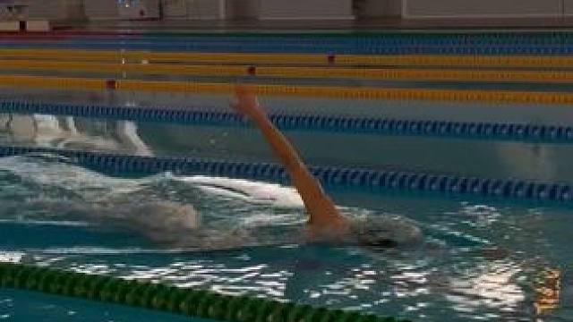 沉浸式感受自由泳逐浪瞬间，这个走水太丝滑了吧！ #游泳 #游泳训练 #自由泳训练 #游泳健身