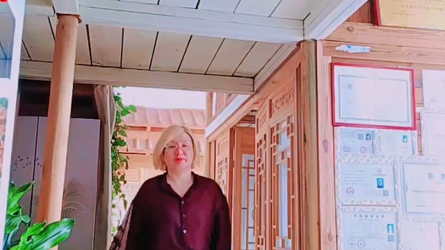 那什么：“岁月温柔又锋利！”