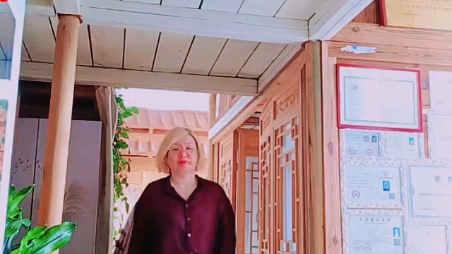 那什么：“岁月温柔又锋利！”