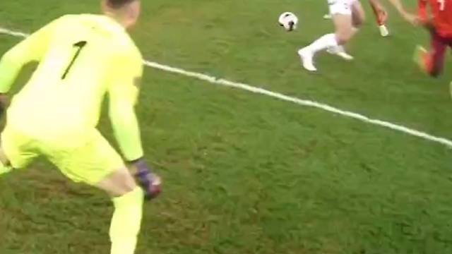 别妄图挑战叫彼得的门将！#足球