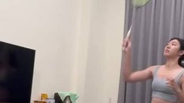 有试过在家打球吗#打羽毛球女生#打羽毛球#享受羽毛球带来的快乐