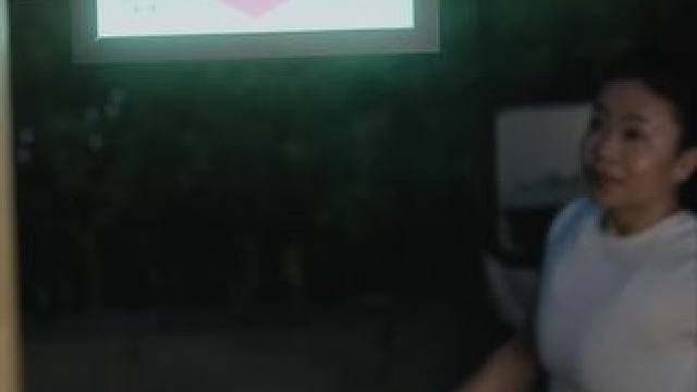 这波真的是很懂当代夜跑年轻人了！ #一代人有一代人的动物世界 #夜跑 #矿泉水