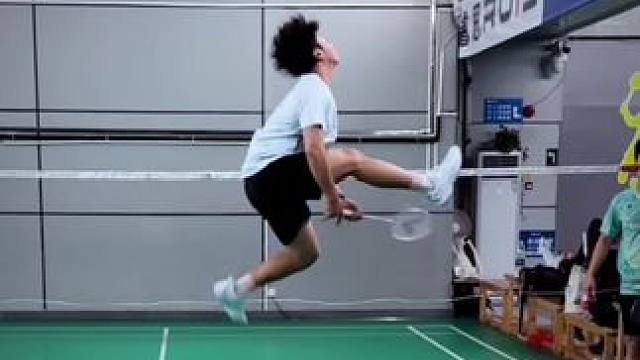 来个打篮球的帮我证明一下这是真的#威克多昆仑球拍 #胜利昆仑羽毛球拍 #昆仑700 #羽毛球 #篮球