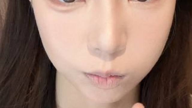 天了噜！眼线卧蚕唇线一笔搞定就算了还自带折角刷头！！ #平价彩妆 #学生党必备 #眼线胶笔 #折角刷