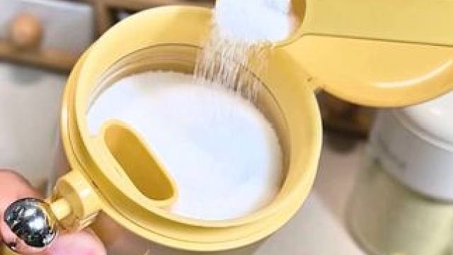 这个设计太棒了！自带勺仓的调料罐，密封性强，调料不再受潮结块 #厨房好物 #厨房长期主义实用好物分享